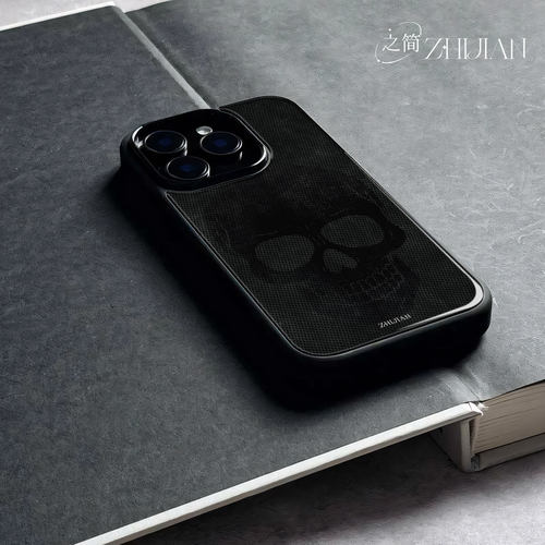 之简ZHIJIAN《暗黑骷髅》玻璃亮面磨砂手机壳新款小众不撞壳适用苹果17promaxIQOOZ8XFINDX7ULTRA红米NOTE14P