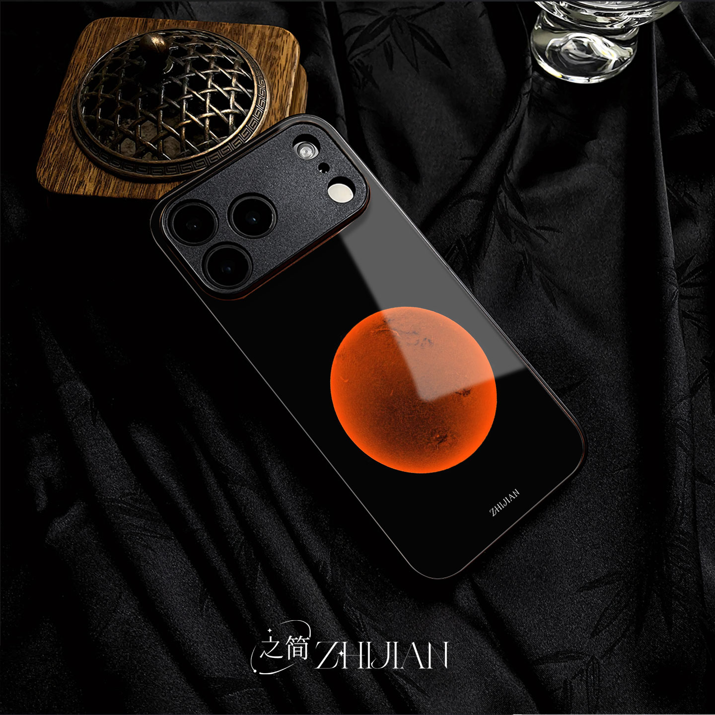 之简ZHIJIAN《红色星球》玻璃亮面磨砂手机壳新款小众不撞壳适用苹果17promaxIQOOZ9XOPPOA96OPPOK12XP70PRO