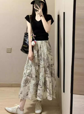 夏季2024新款女装时尚减龄连衣裙女黑色短袖上衣配碎花半裙两件套