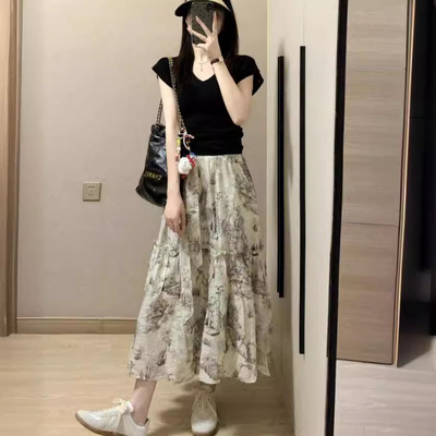 夏季2024新款女装时尚减龄连衣裙女黑色短袖上衣配碎花半裙两件套