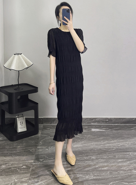 黑色褶皱设计感雪纺连衣裙女2023夏季新款时尚收腰显瘦短袖长裙子