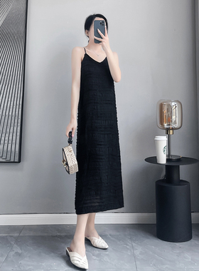 法式黑色吊带连衣裙女夏2023新款气质修身显瘦肌理感吊带裙长裙