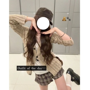 【三件套装】秋冬新款韩系v领修身镂空针织开衫白色内搭格子短裤