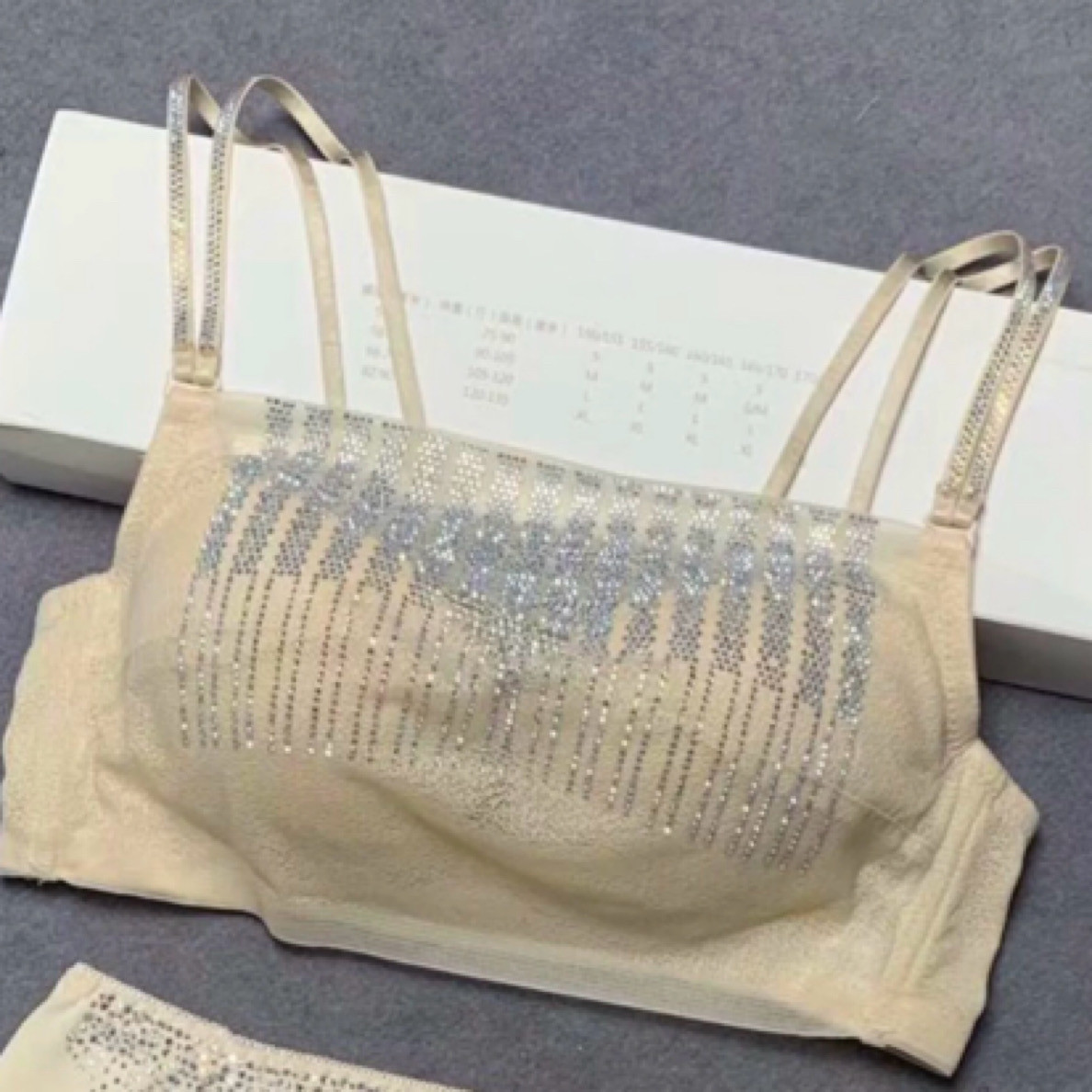 9762亮钻美背交叉带防走光蕾抹胸