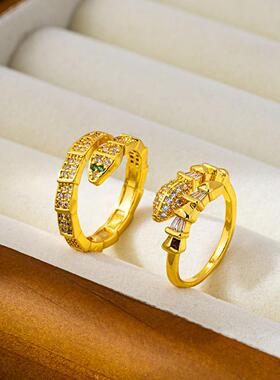新品仿金镶锆灵蛇生肖戒指女款