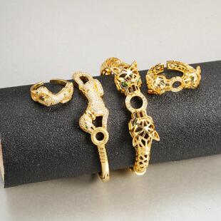 新品沙金电镀18k卡扣手镯轻奢绿眼豹头镂空镶锆戒指久不掉手饰品