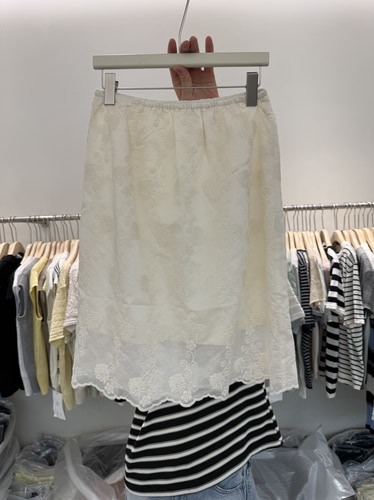 蕾丝钩花小众高腰松紧腰有内衬宽松刺绣提花减龄半身裙包臀裙2666