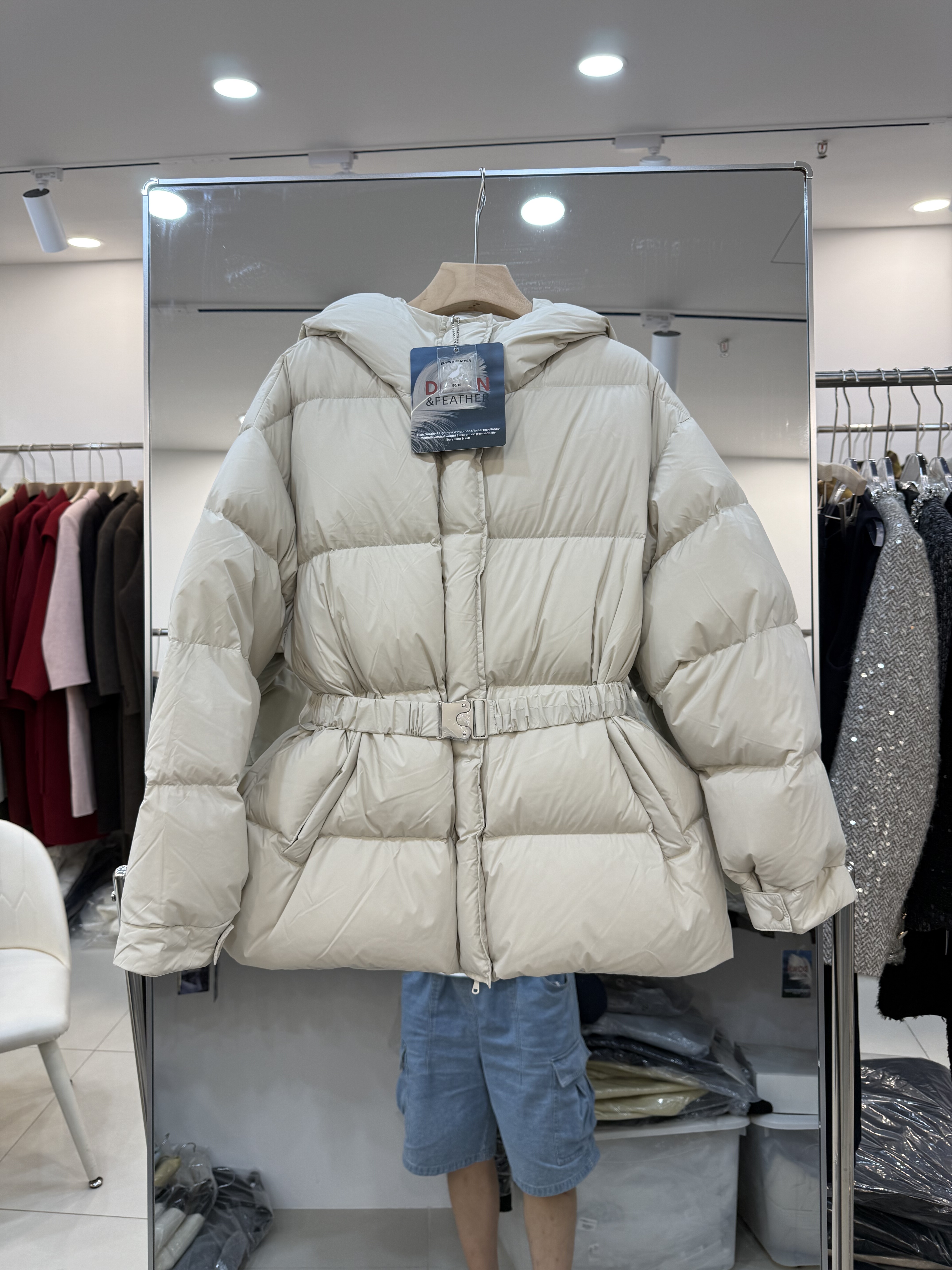 加厚收腰连帽白鸭绒羽绒服面包服