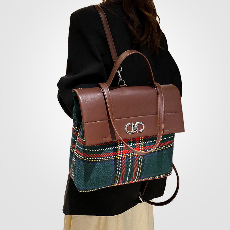 双肩包女2026新款旅游轻便小型女生设计感小众秋冬上班通勤小背包