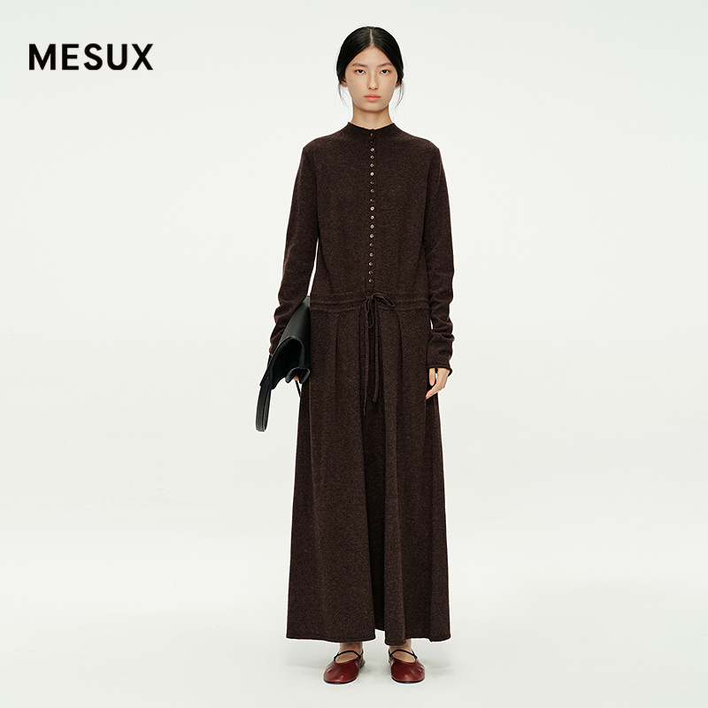 MESUX米岫25冬美丽诺羊毛复古多纽扣抽绳设计毛织连衣裙MNWUE603