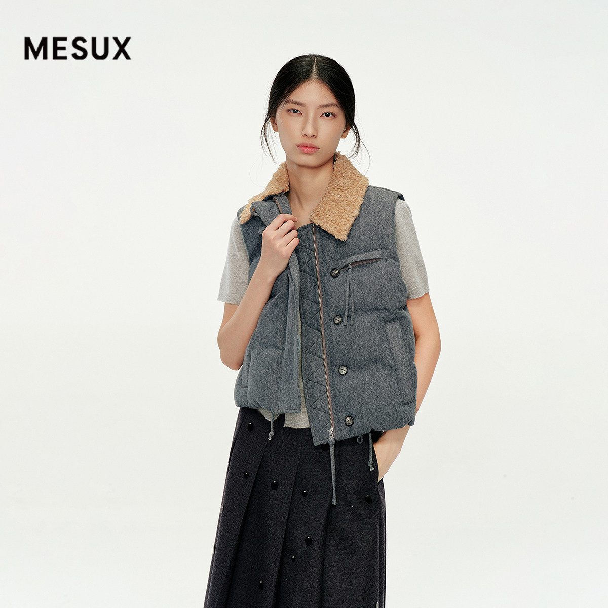 MESUX米岫25冬翠峰绒牛仔式毛领立领抽绳式马甲羽绒服MNWUL101