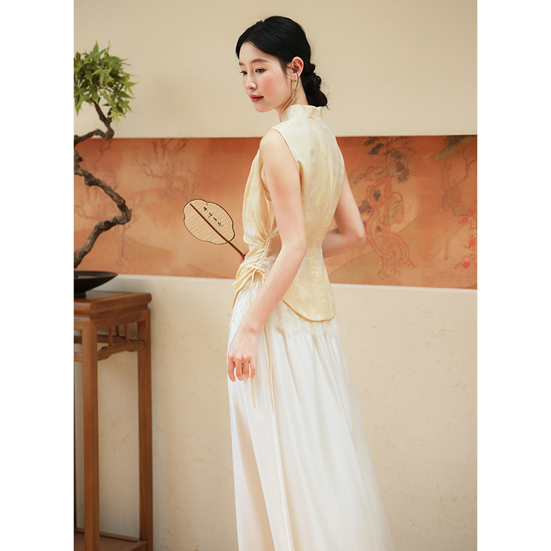 SHIBAI拾白蕾丝拼接抽绳褶皱收腰新中式女夏鹅黄真丝混纺盘扣上衣