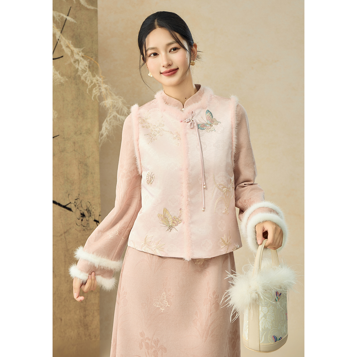 SHIBAI拾白 盈盈 新中式甜美洋气年轻款马甲拼水貂毛粉色旗袍套裙