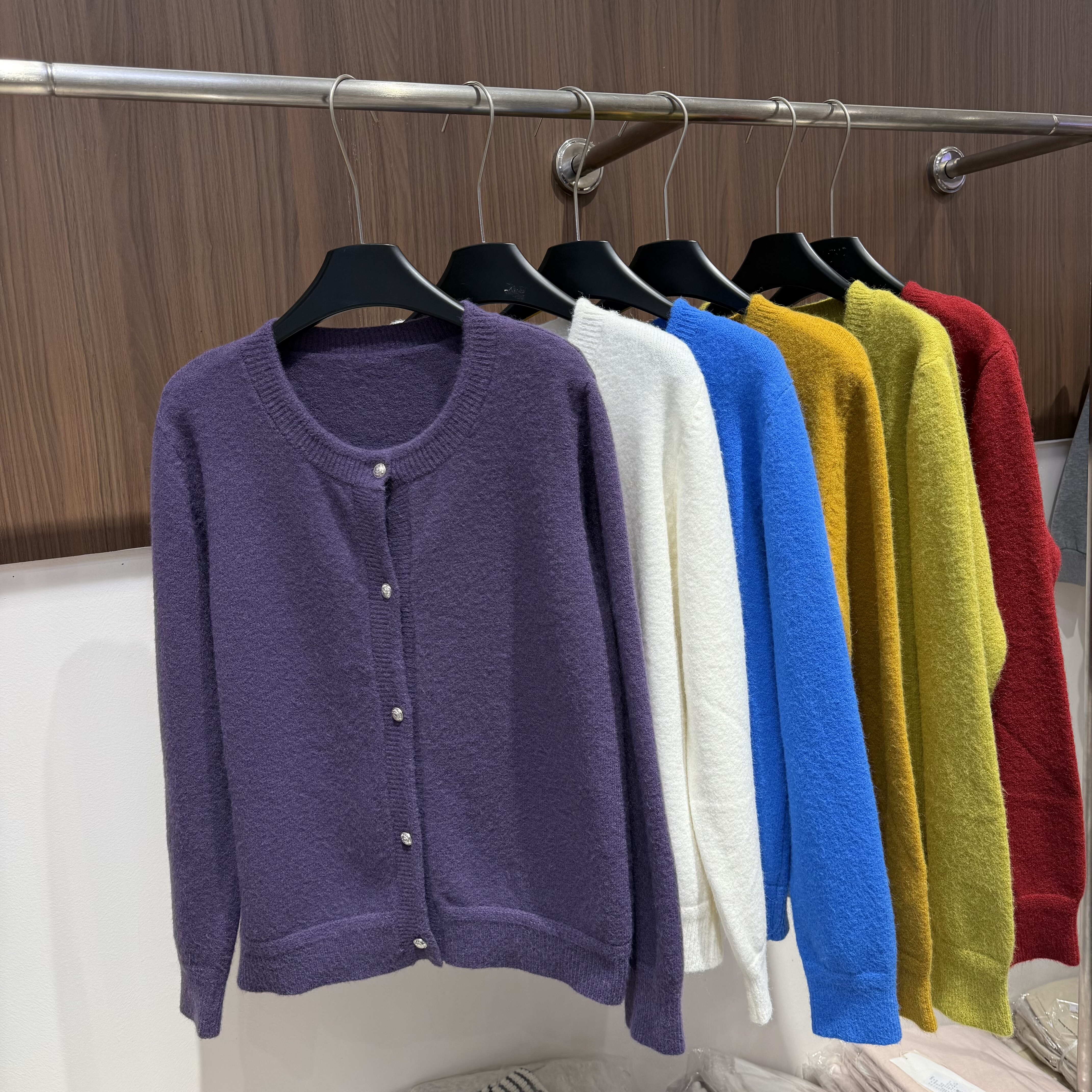 紫色圆领针织小开衫女春秋软糯慵懒外搭浣熊绒高级感短款毛衣外套