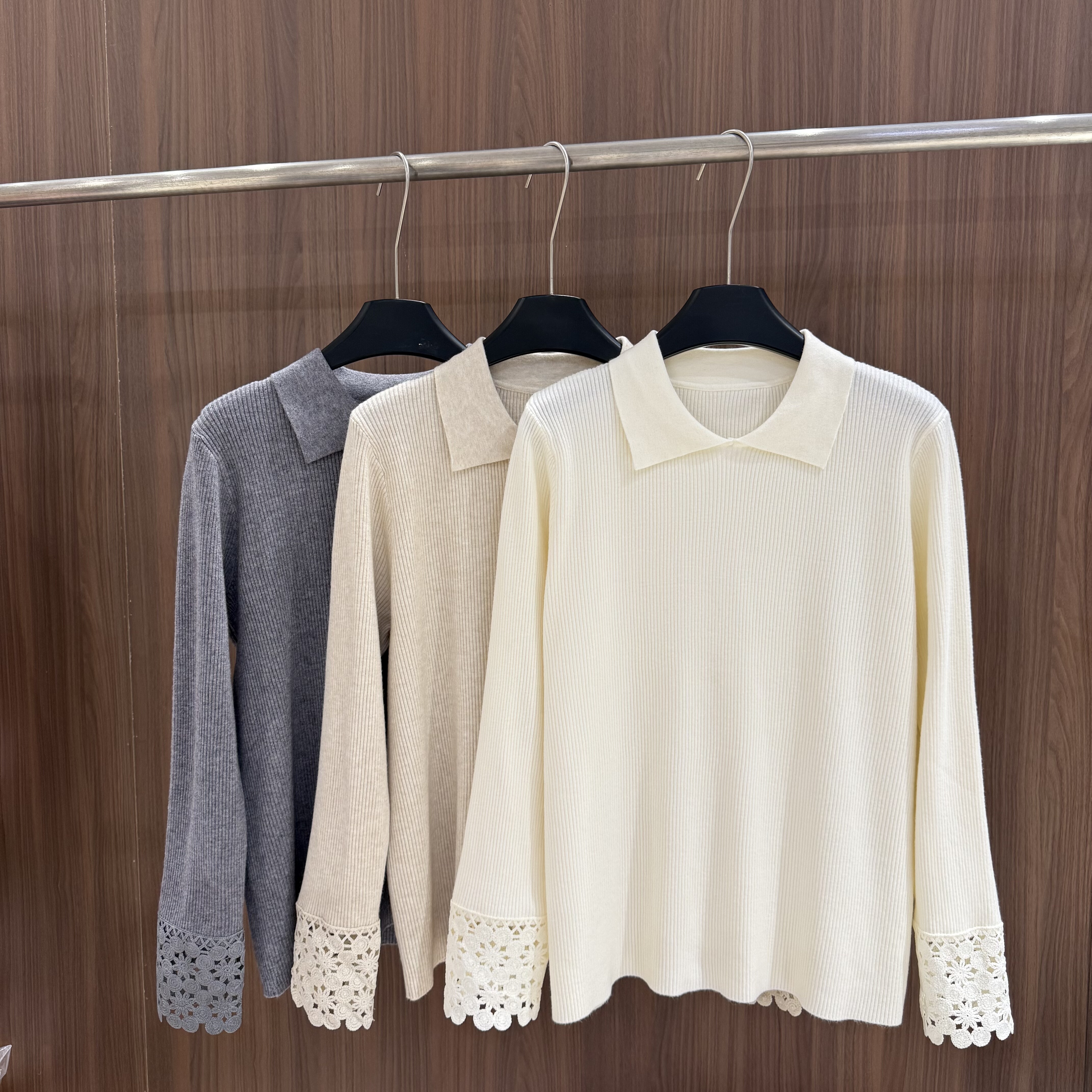 2025秋冬翻领爆款袖口镂空勾花设计高级感套头毛衣软糯宽松针织衫