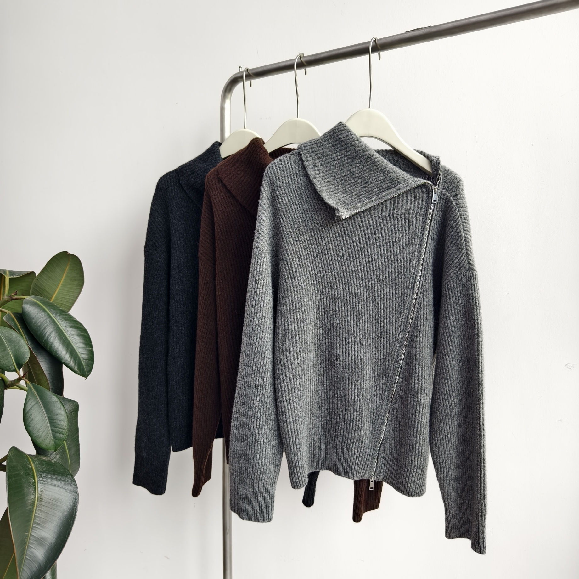 诗韵花间2025年秋冬新品全羊毛坑条拉链翻领设计感开衫女820221