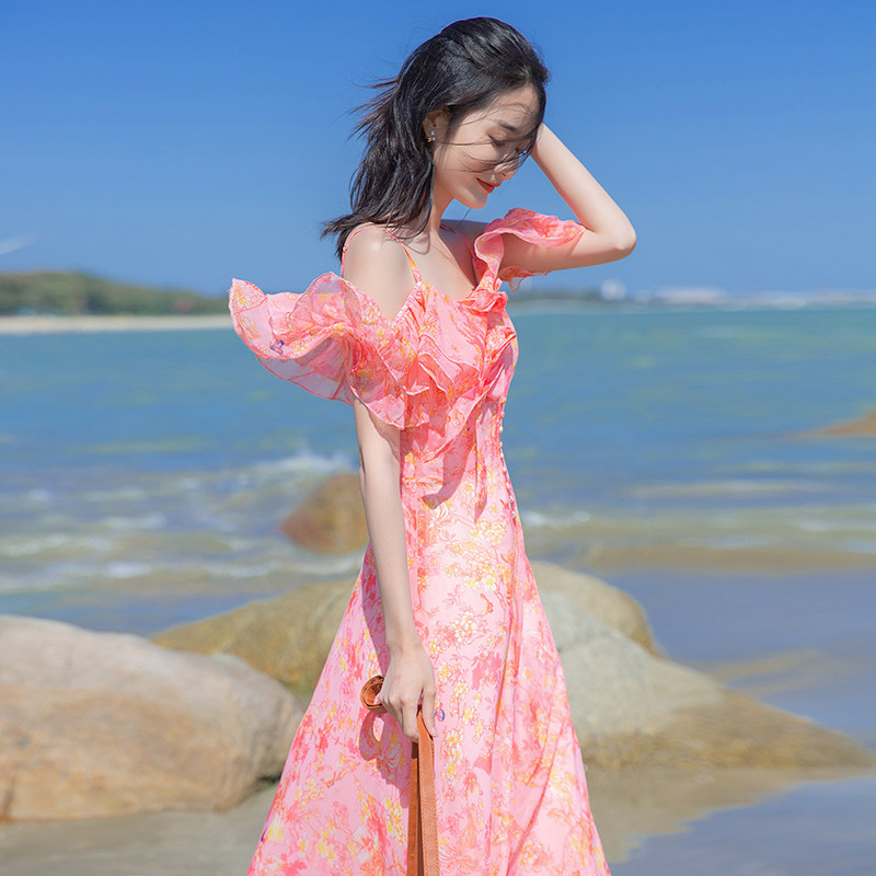 别致吊带洋装夏季甜美温