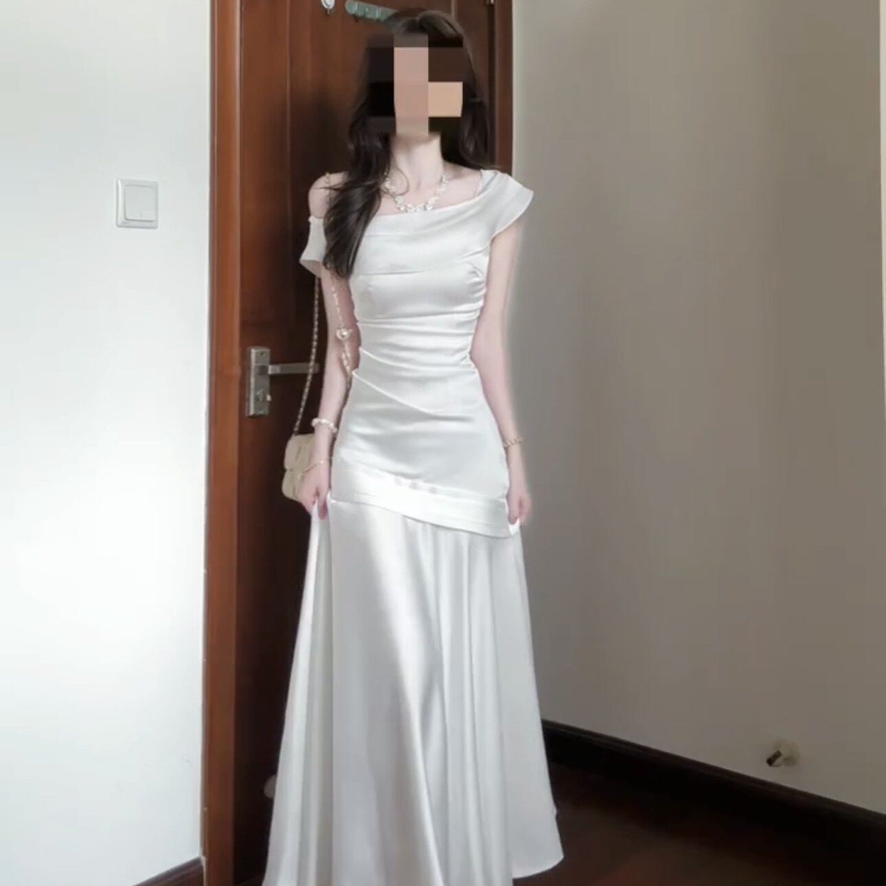 白色缎面轻婚纱小礼服高