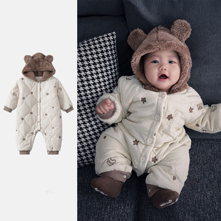 婴儿衣服2025新款冬装宝宝五星熊连帽棉服新生儿夹棉加厚连体爬服