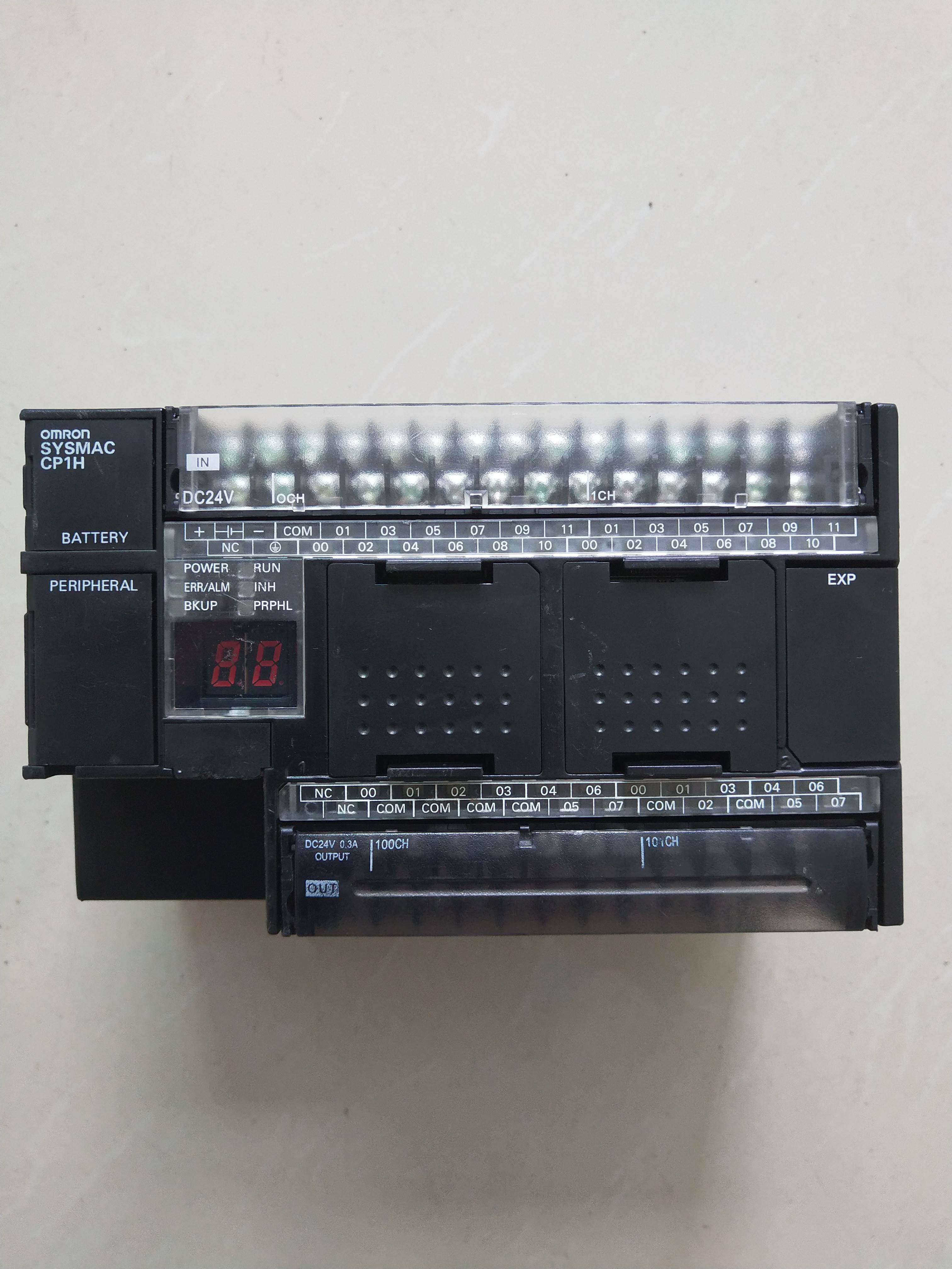 cp1h-x40dt-d欧姆龙cp1h系列40点晶体管输出型plc9成新质保半年