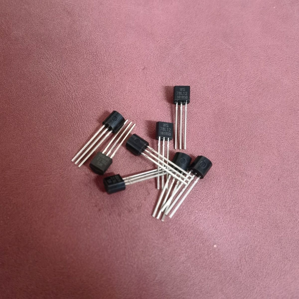三端稳压管 78l12 l78l12 三极管 to-92  直插