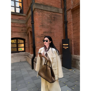 区区欧阳 羊毛小香风外套女冬季新款加厚高级感宽松复古毛呢大衣