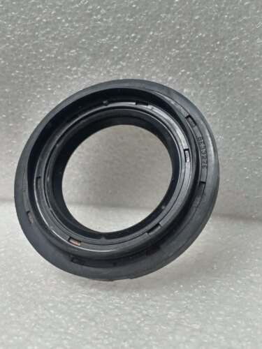 BE3327E  S49S-26-154  尺寸 37X61X8/12.5mm 半轴油封