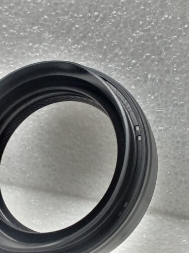 XH1584E  90311-40039  尺寸 40X56X11.8/18.3mm 汽车油封