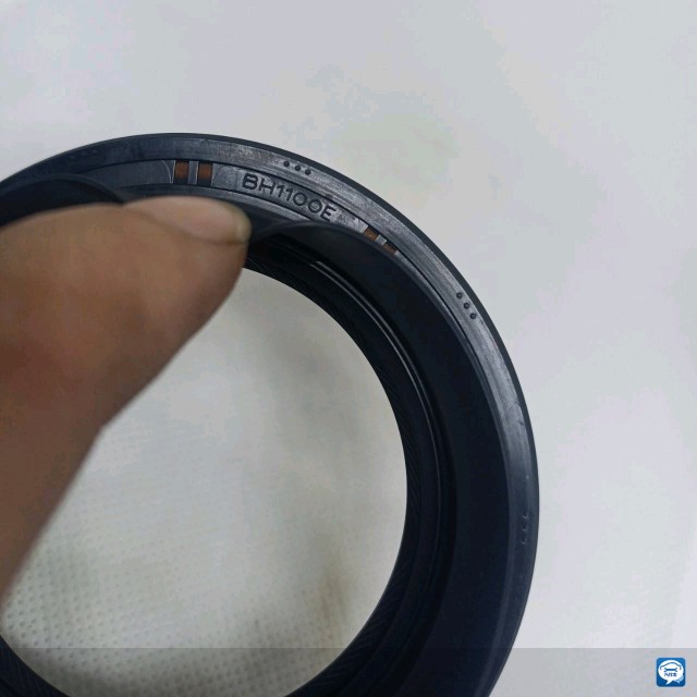 BH1100E 帕杰罗V73 差速器油封