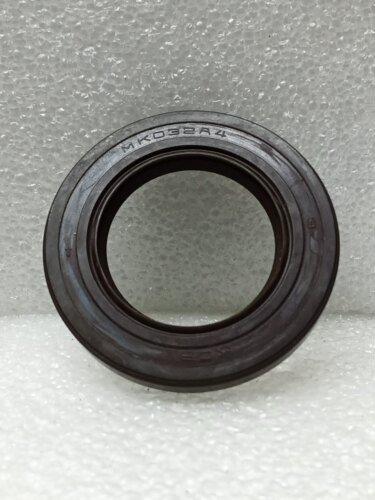 MK032A4 90311-32021  尺寸 32X52X8mm 变速箱前油封