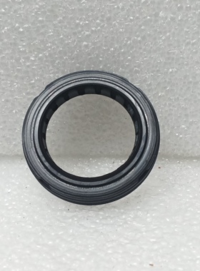 26X37X7/8  尺寸 26X37X7/8mm。方向机油封
