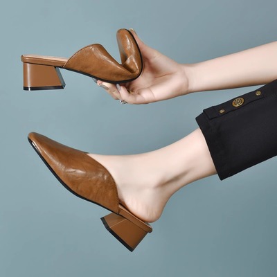 2025年包头半拖鞋女夏外穿新款真皮中跟懒人时尚粗跟方头法式凉拖