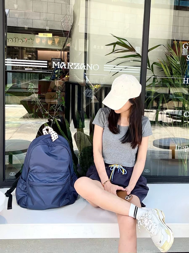 香港CDG专柜潮款双肩包轻便百搭