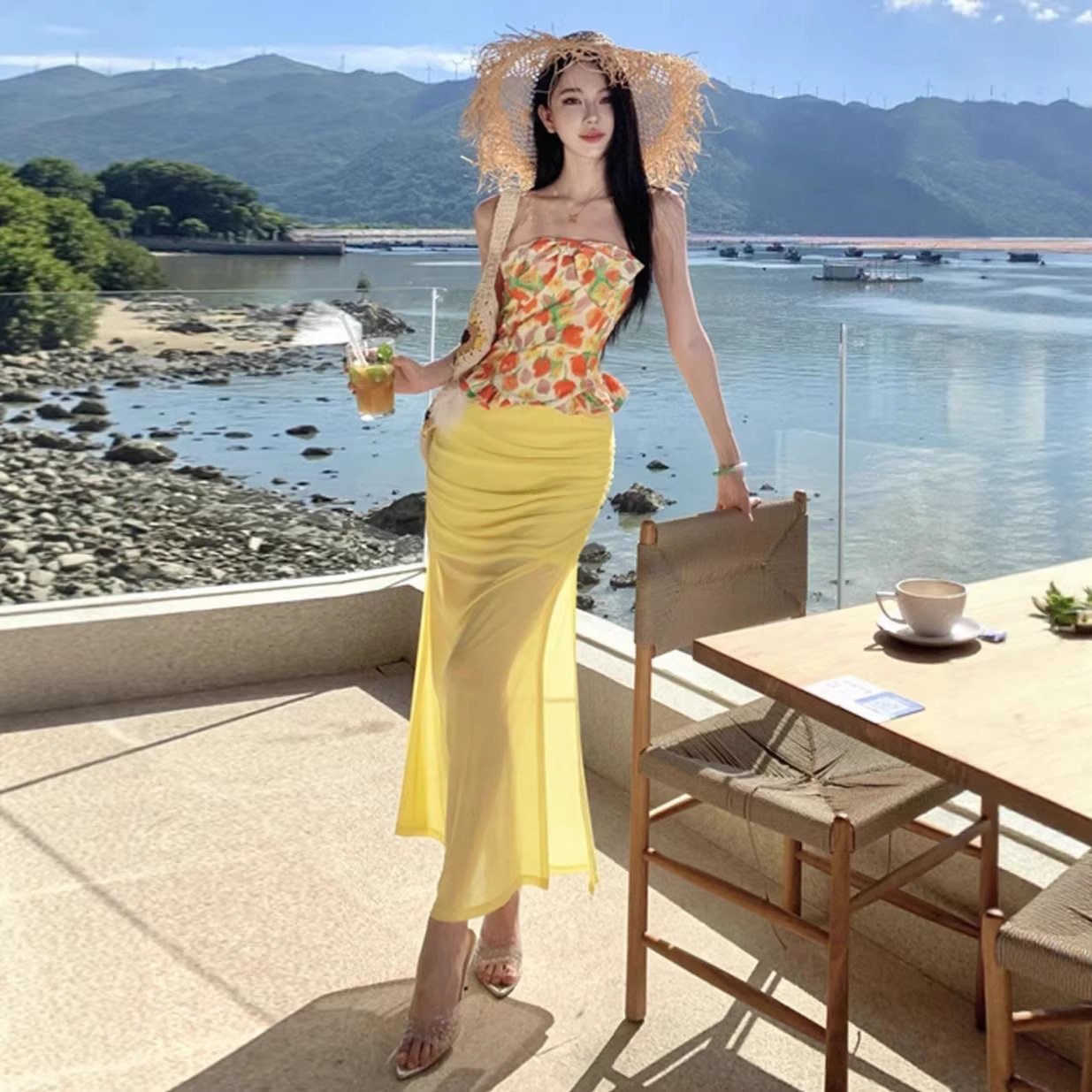 海边多巴胺穿搭套装三亚沙滩连衣裙抹胸上衣女网纱半身长裙两件套