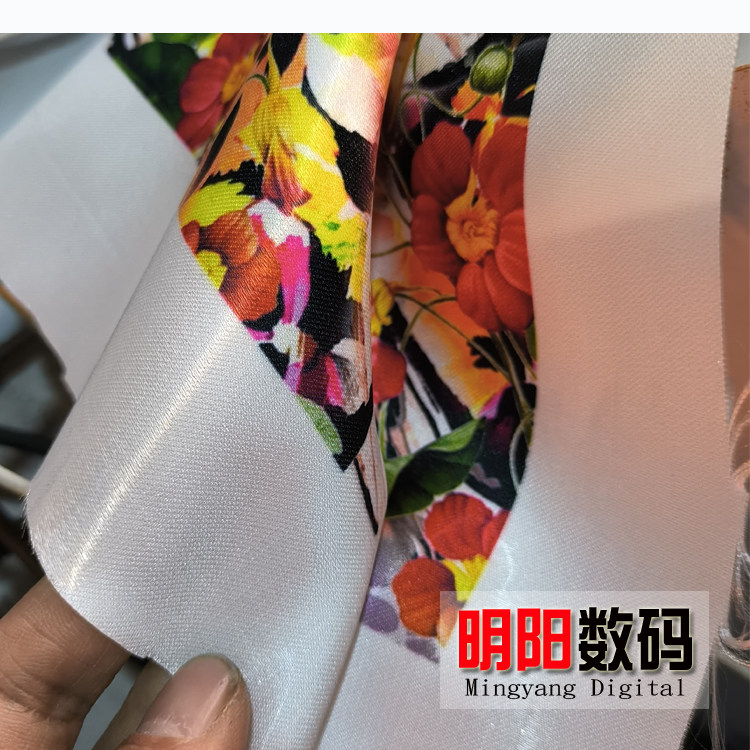 218号布水光缎无弹梭织布高亮光反光面料中等硬度数码印花色丁布属于什么档次？
