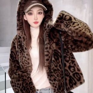 环保皮草上衣 连帽时尚 秋冬新款 减龄欧貂绒皮毛一体豹纹外套女短款