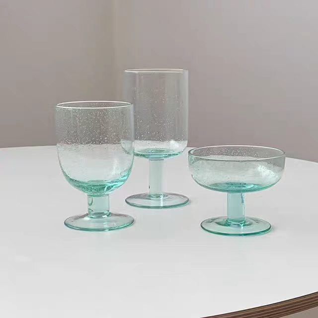 清晰高颜值淡绿色冰激凌甜品杯
