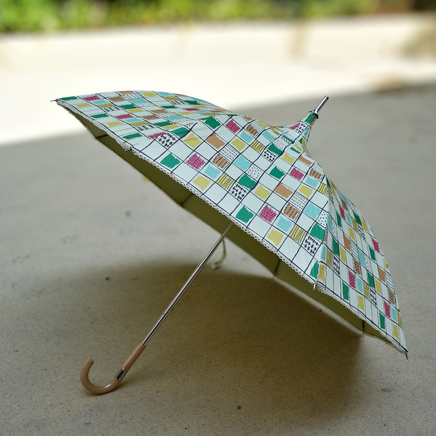 复古原子时代美学设计多彩涂鸦宫廷异形长柄色胶防晒伞杨黍林尾货