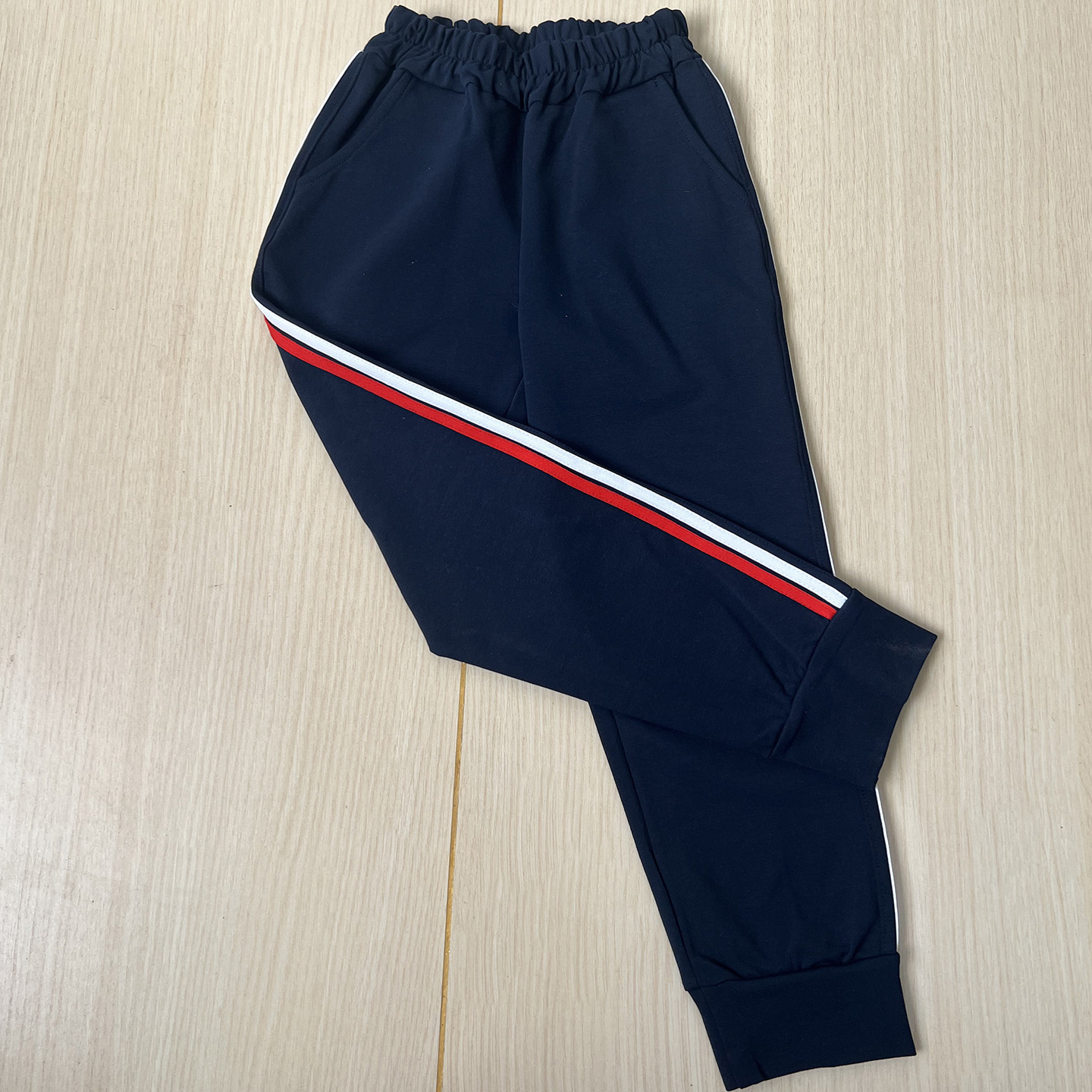 藏蓝收口前白后大红条弯兜校服裤