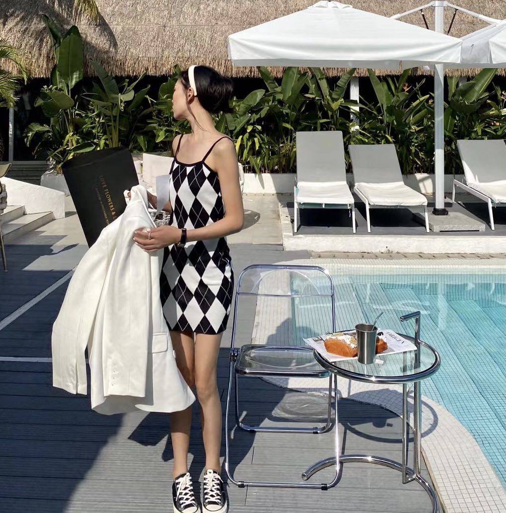 vivian复古辣妹打底撞色菱格子纹针织吊带连衣裙2021春夏ins网红