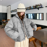 红色木耳边拼接羽绒服女冬季2025新款小个子加厚保暖白鸭绒面包服，女装羽绒服，2D109