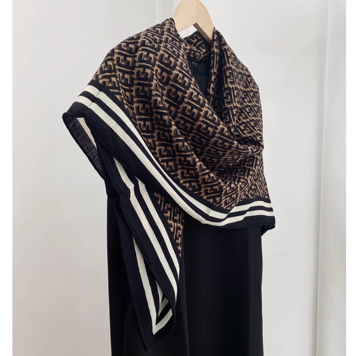 F家M老钱通勤风110大方巾时尚百搭70%羊毛30真丝气质围巾保暖披肩,服饰配件/皮带/帽子/围巾,围巾/丝巾/披肩,淘宝优惠券,粉丝福利购,淘宝优惠卷