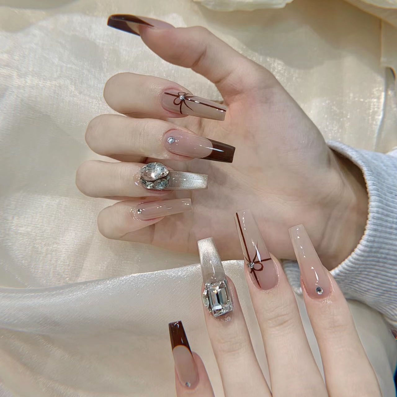 兔哥设计手工穿戴甲高级感气质新年红法式蝴蝶结纯欲风显白可拆卸