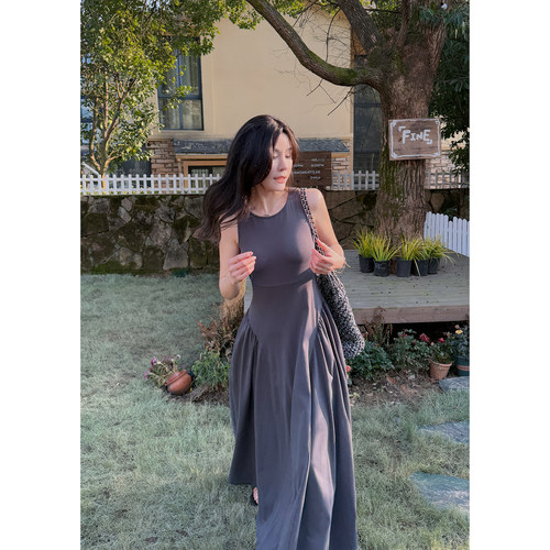 春野薄雾工字背心露背长款连衣裙