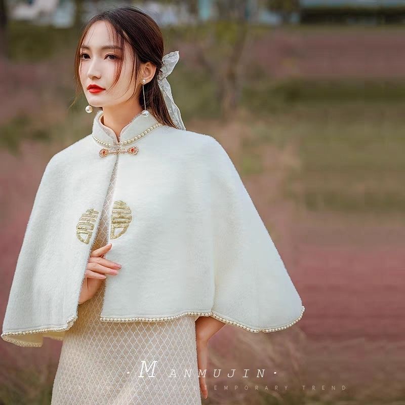 配旗袍酒红色披肩新娘结