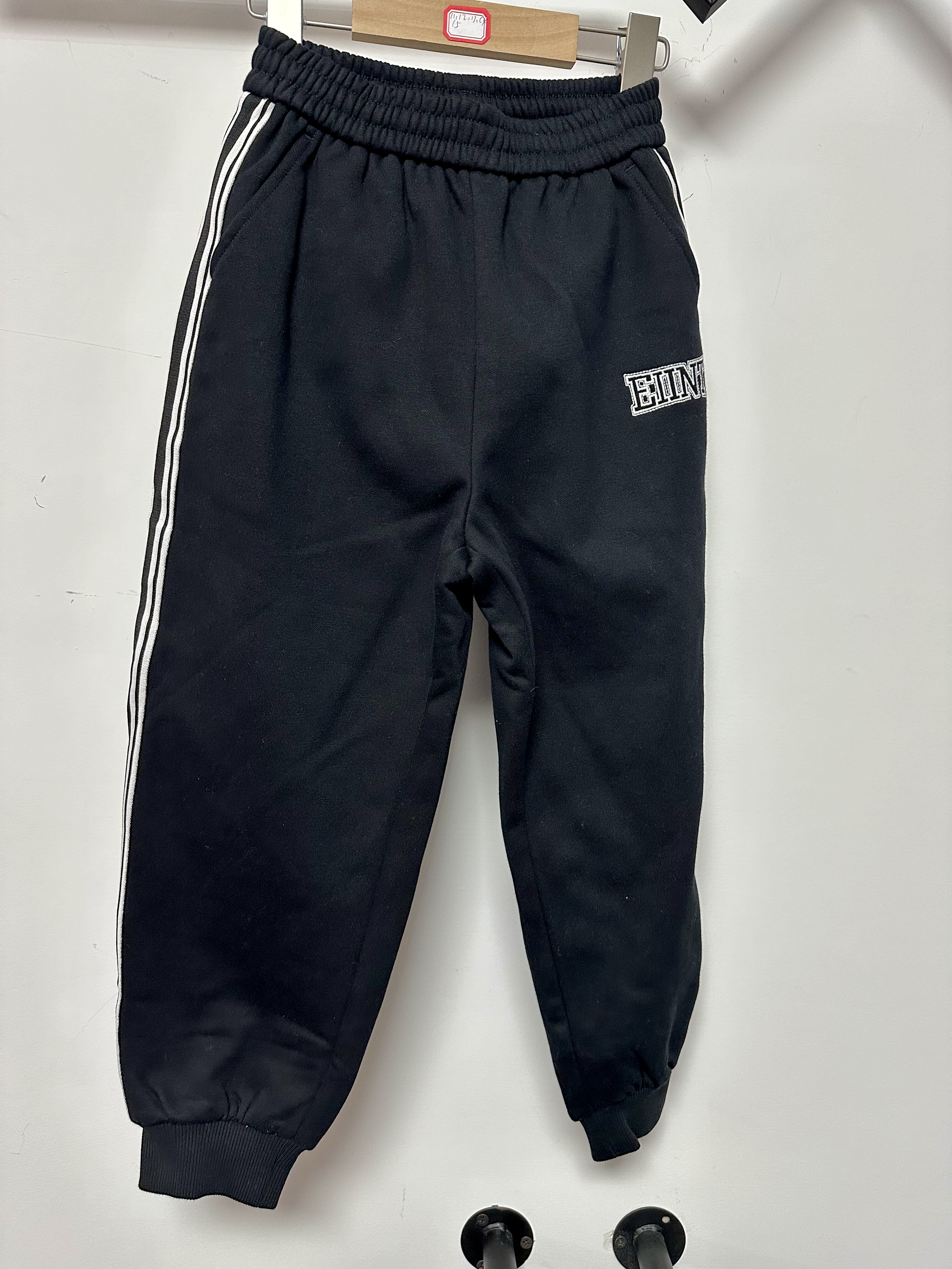 越Ye潮本潮 黑色加绒卫裤 22244