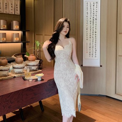 林关关白色蕾丝吊带连衣裙法式气质长裙礼服裙生日裙子修身包臀裙
