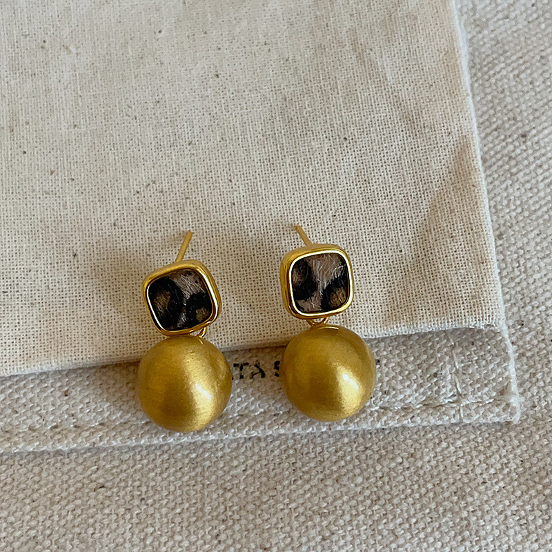 方形植绒豹纹拼接拉丝圆球耳钉女独特小众个性时尚潮流耳环耳饰