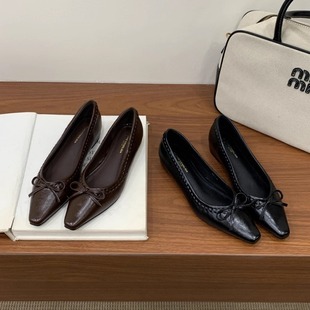 2025年秋季新款复古风尖头蝴蝶结浅口内增高平底鞋女棕色平跟单鞋