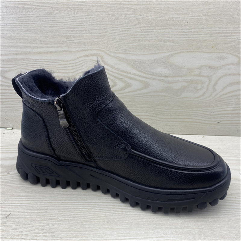 羊皮毛一体保暖厚底防滑牛皮男靴